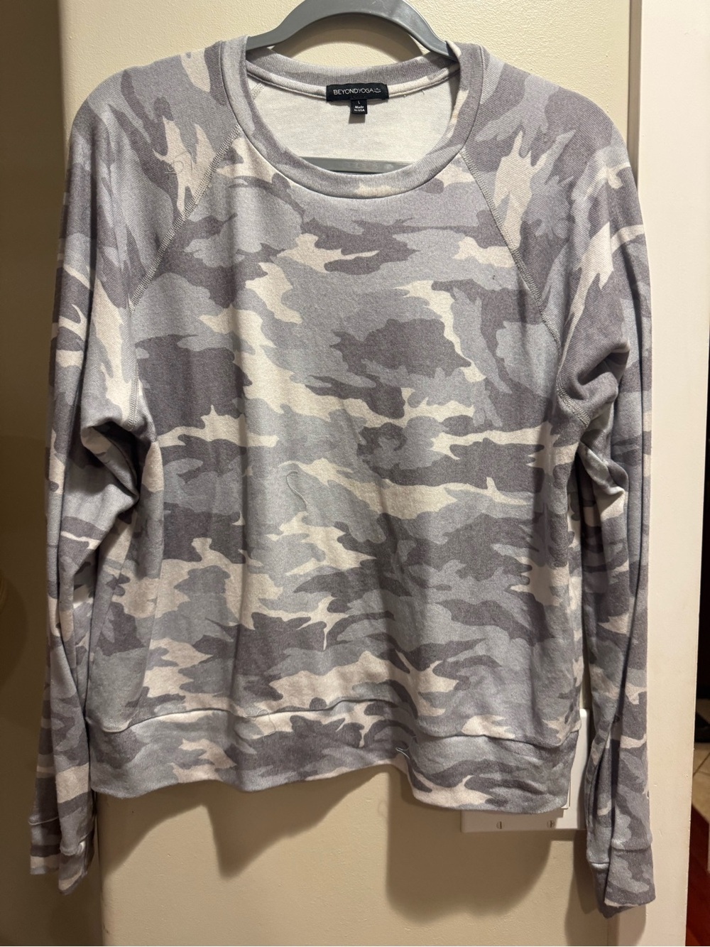 Beyond Yoga Gray & Cream Camo Pullover Sweatshirt